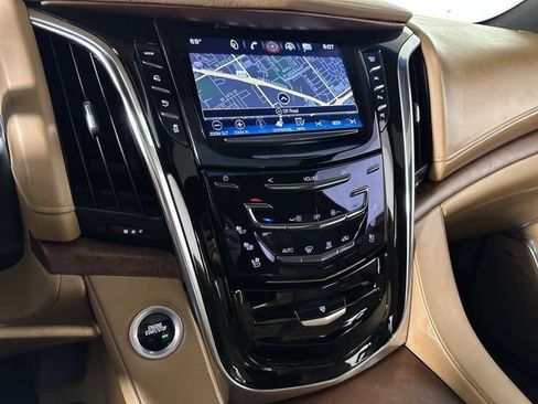 Used 2017 Cadillac Escalade Platinum AWD/4WD image 14