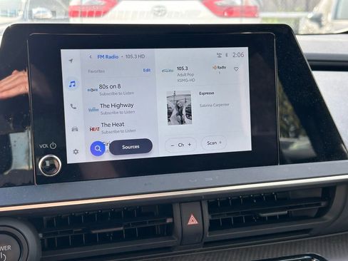 Used 2025 Toyota Prius XLE image 32