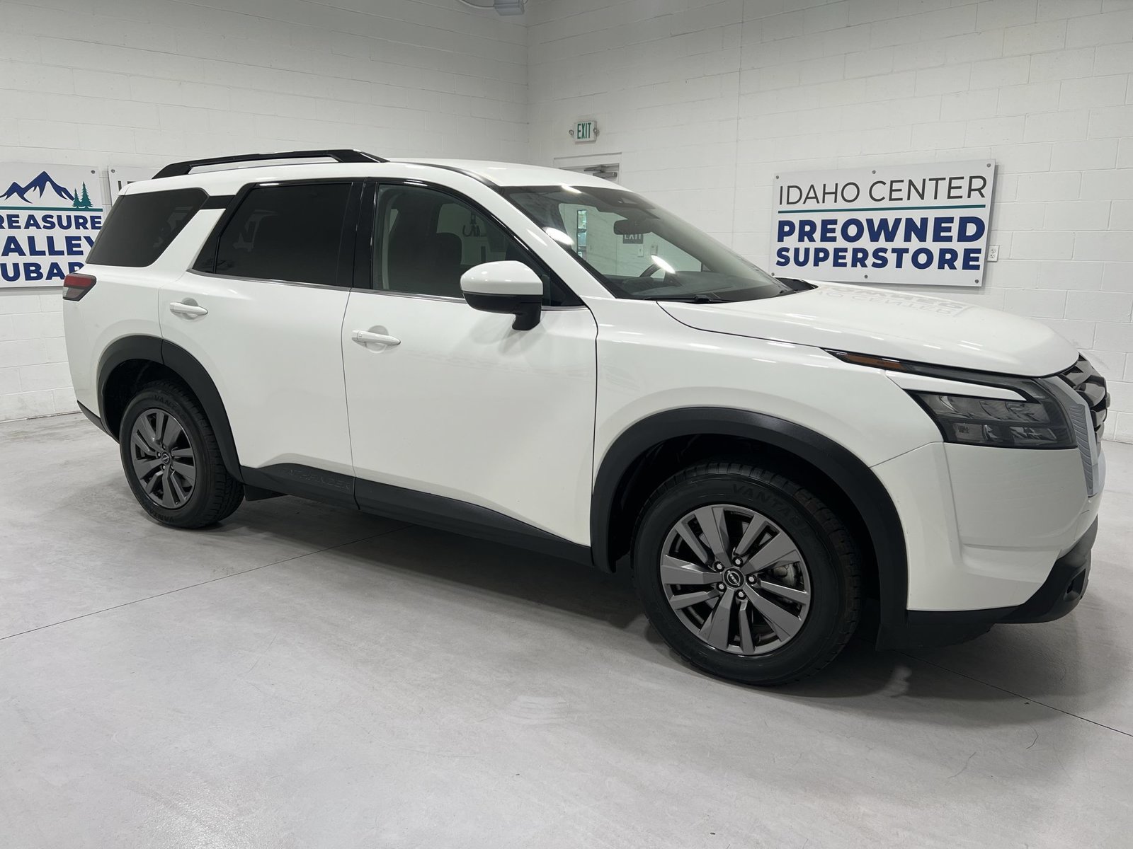 Used 2025 Nissan Pathfinder SV AWD/4WD image 2