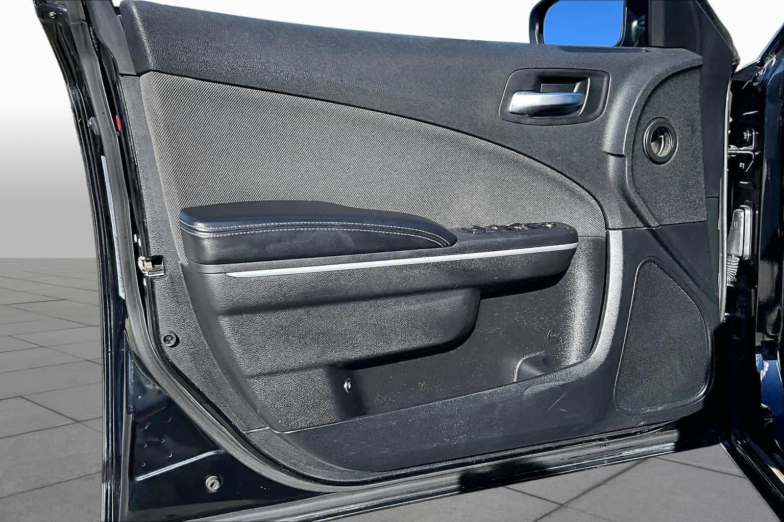 Used 2017 Dodge Charger SE RWD image 22