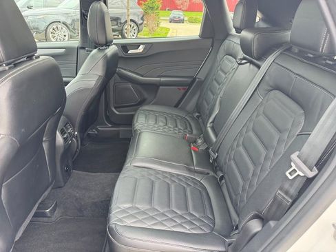 Used 2023 Ford Escape Platinum w/ Premium Technology Package AWD/4WD image 9