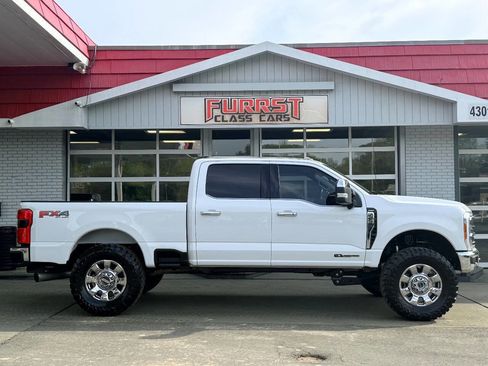 Used 2023 Ford F250 Lariat w/ Chrome Package image 2
