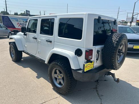 Used 2014 Jeep Wrangler Unlimited Rubicon w/ Connectivity Group AWD/4WD image 5