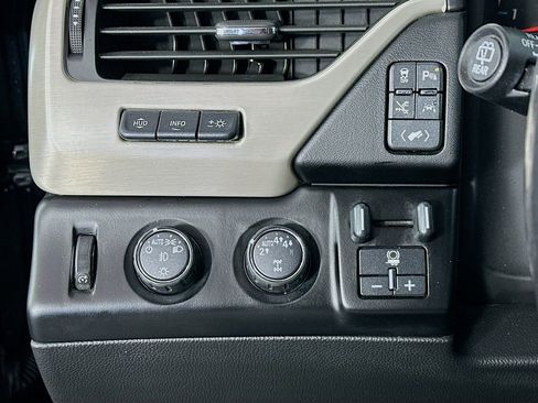 Used 2020 GMC Yukon Denali w/ Denali Premium Package image 10