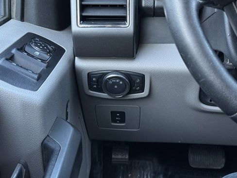 Used 2017 Ford F150 XLT w/ Equipment Group 302A Luxury image 32