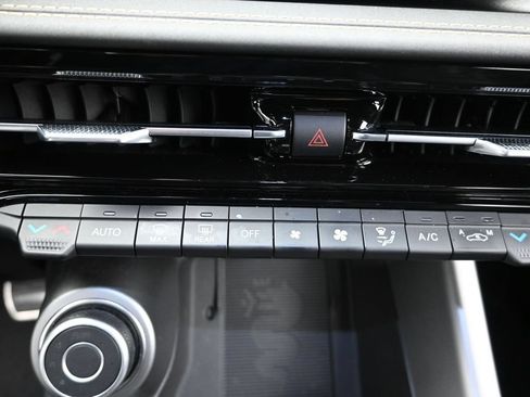 Used 2025 Alfa Romeo Tonale AWD/4WD image 14