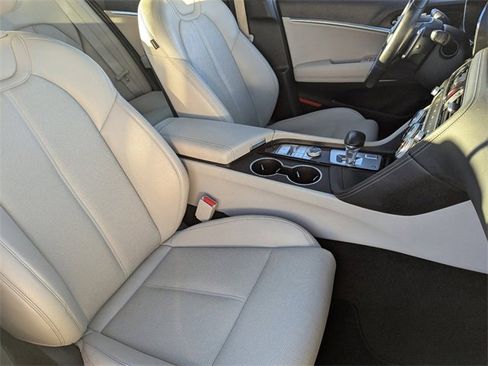 Used 2023 Genesis G70 2.0T image 10