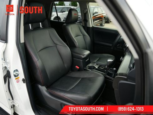 Used 2018 Toyota 4Runner TRD Off-Road Premium AWD/4WD image 23
