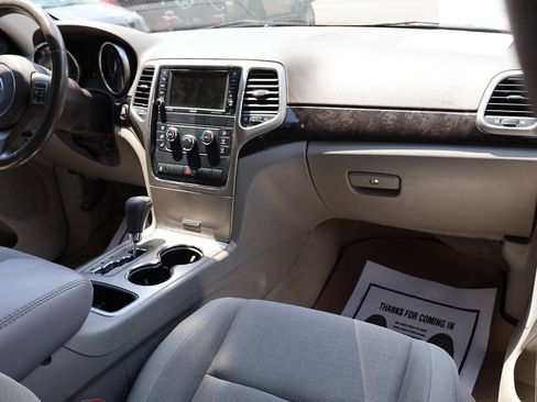 Used 2012 Jeep Grand Cherokee Laredo AWD/4WD image 23