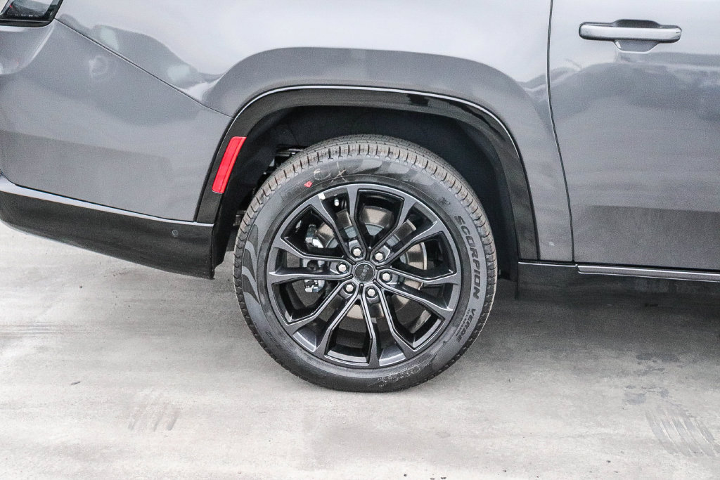 New 2026 Jeep Grand Wagoneer L Summit AWD/4WD image 12