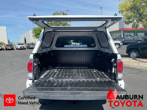 Certified 2022 Toyota Tacoma TRD Off-Road w/ Technology Package AWD/4WD image 17