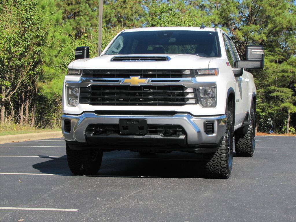Used 2024 Chevrolet Silverado 2500 LT AWD/4WD image 8