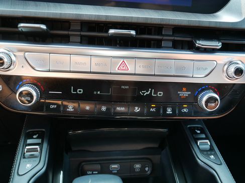 Certified 2024 Kia Telluride SX w/ Towing Package AWD/4WD image 21