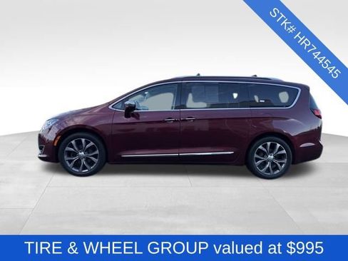Used 2017 Chrysler Pacifica Limited w/ UConnect Theater Package image 4