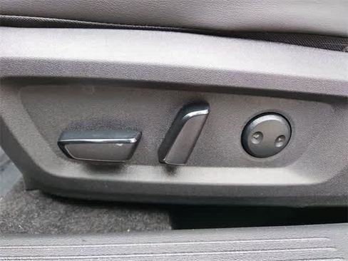 Used 2024 Nissan Rogue SV w/ SV Premium Package image 17