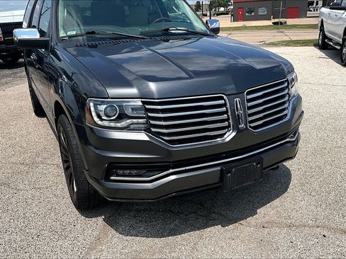 Used 2015 Lincoln Navigator 4WD w/ Equipment Group 101A Reserve image 4