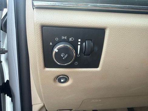 Used 2018 Jeep Grand Cherokee Overland AWD/4WD image 12