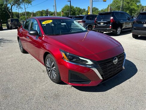 Used 2025 Nissan Altima 2.5 SV FWD image 4