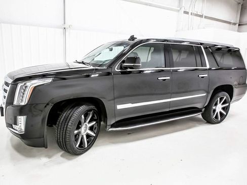 Used 2018 Cadillac Escalade ESV Premium Luxury AWD/4WD image 3