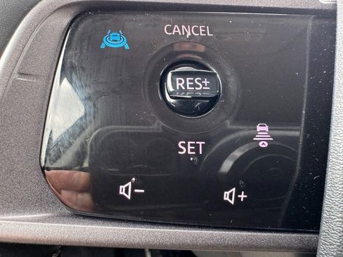 Used 2025 Nissan Murano SV AWD/4WD image 16