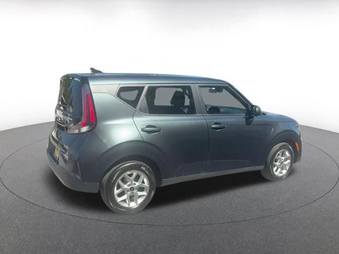 Used 2025 Kia Soul LX w/ LX Technology Package FWD image 14
