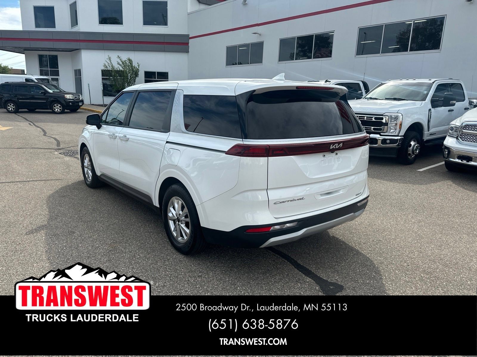 Used 2022 Kia Carnival LX FWD image 3