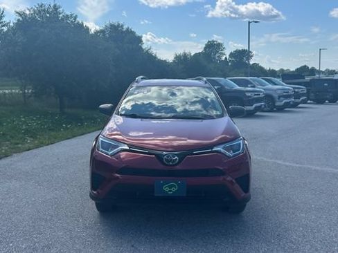 Used 2018 Toyota RAV4 LE AWD/4WD image 8