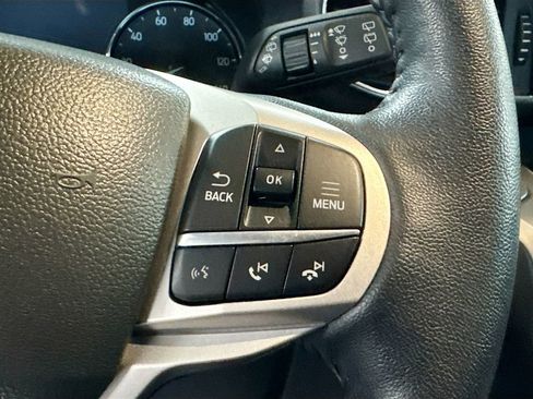 Used 2022 Ford Explorer XLT w/ Equipment Group 202A image 9