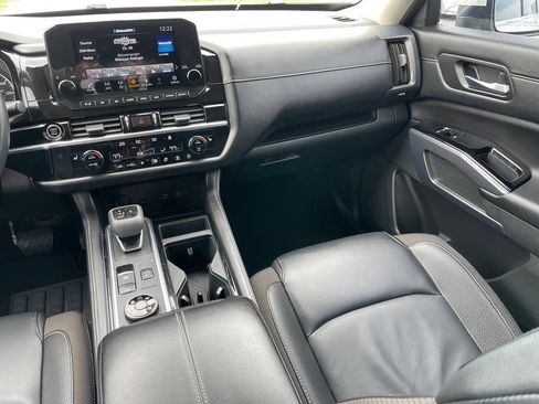 Certified 2024 Nissan Pathfinder SL AWD/4WD image 11
