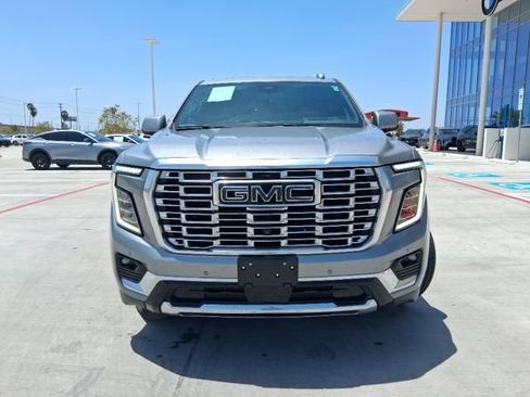 Used 2025 GMC Yukon Denali w/ Sun & Power Step Package AWD/4WD image 2
