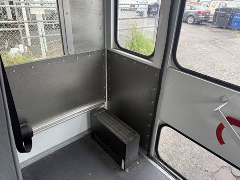 Used 2006 Chevrolet Express 3500 w/ School Bus Package image 18