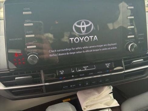 Used 2024 Toyota Sienna LE w/ LE Plus Package image 5