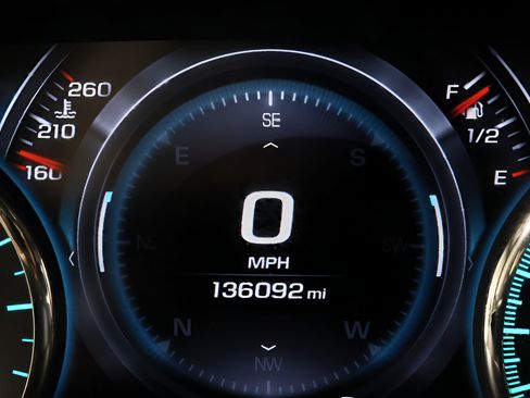 Used 2018 Chevrolet Suburban Premier AWD/4WD image 17