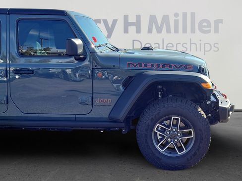 New 2025 Jeep Gladiator Mojave w/ Steel Bumper Group image 8