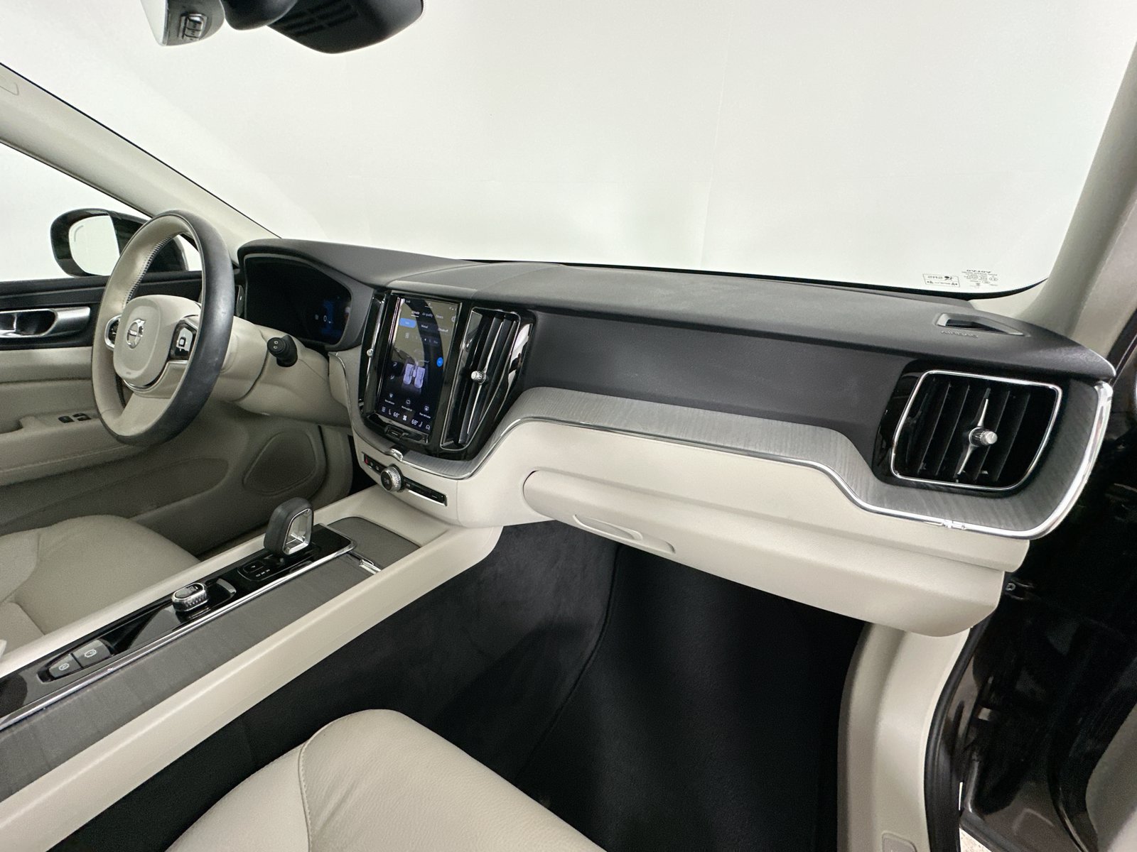 Used 2024 Volvo XC60 B5 Plus w/ Protection Package AWD/4WD image 45