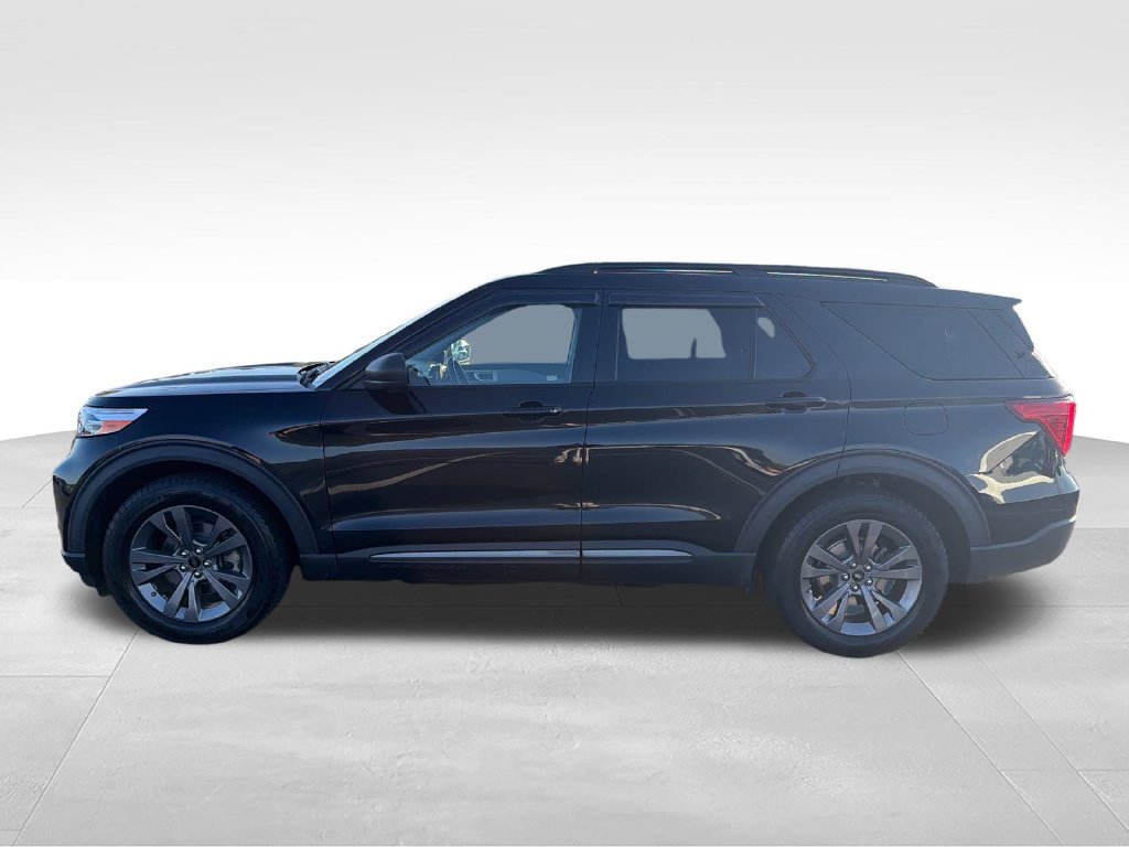 Used 2021 Ford Explorer XLT w/ Equipment Group 202A AWD/4WD image 2