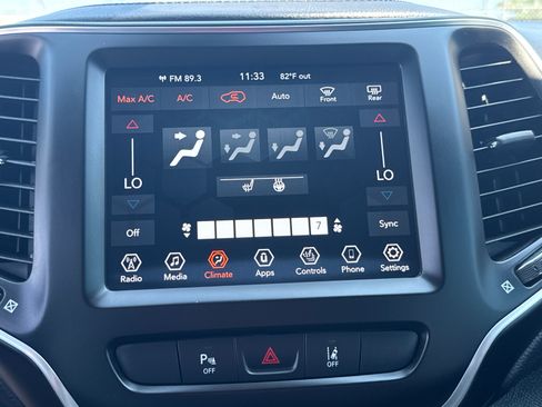 Used 2021 Jeep Cherokee Latitude Lux w/ Comfort/Convenience Group FWD image 12