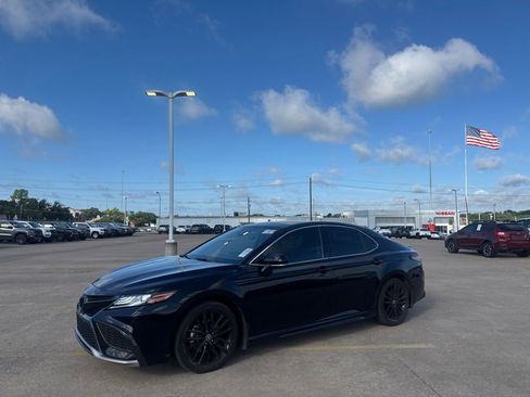 Used 2021 Toyota Camry XSE FWD image 9