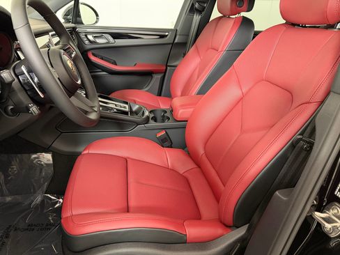 New 2026 Porsche Macan image 5