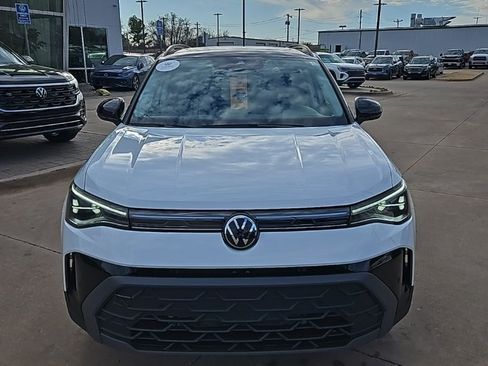 Used 2025 Volkswagen Taos SE image 2