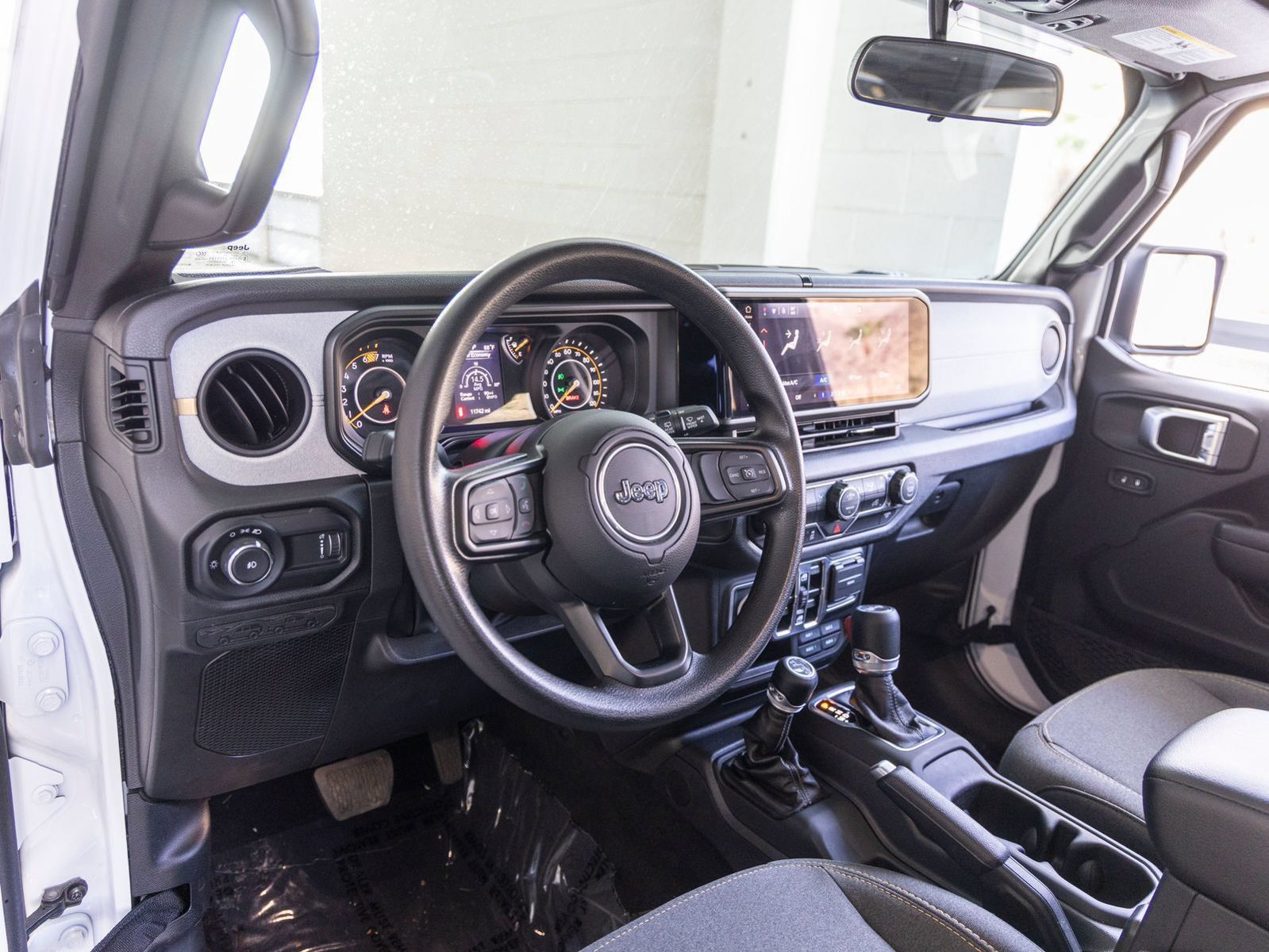 Used 2025 Jeep Wrangler Unlimited Sport AWD/4WD image 16