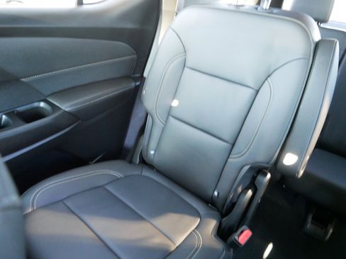 Used 2023 Chevrolet Traverse LT w/ LT Premium Package image 12