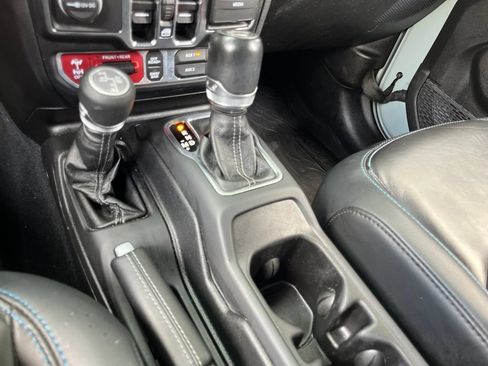 Used 2024 Jeep Wrangler Unlimited Rubicon 4xe AWD/4WD image 41