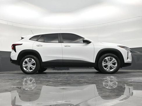 Used 2024 Chevrolet Trax LS FWD image 25