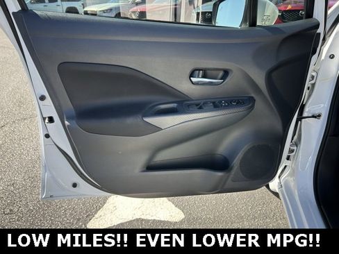 Used 2022 Nissan Versa SV w/ Trunk Package image 12