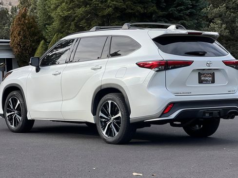 Used 2021 Toyota Highlander XSE image 6