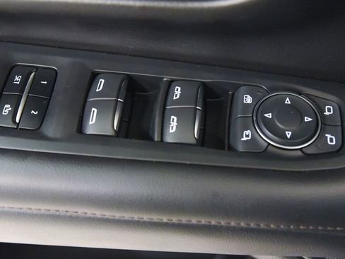 Used 2021 Chevrolet Suburban High Country image 16