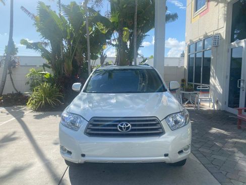 Used 2010 Toyota Highlander SE image 3