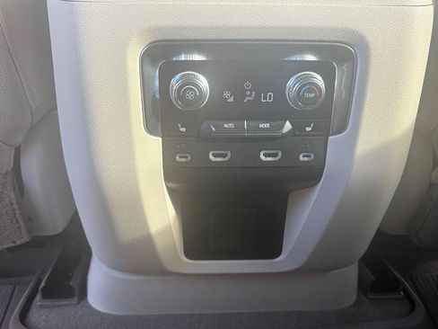 Used 2021 GMC Yukon Denali w/ Denali Ultimate Package AWD/4WD image 29