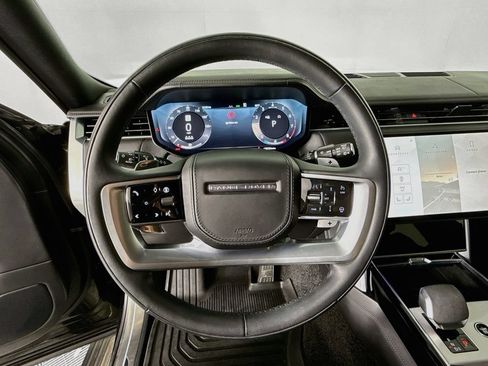 Used 2025 Land Rover Range Rover SE AWD/4WD image 12